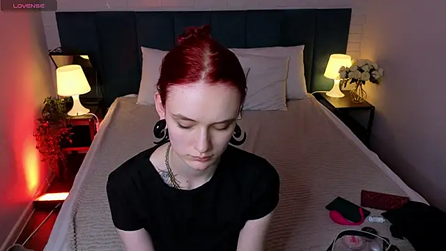 CrimsonMarquise online show from June 9, 3:01 pm