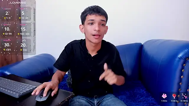 Snapshot of littlecum18 chatting on June 18, 12:20 pm littlecum18 online show from June 18, 12:20 pm