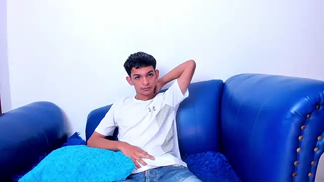 Snapshot of littlecum18 chatting on June 19, 12:31 pm littlecum18 online show from June 19, 12:31 pm