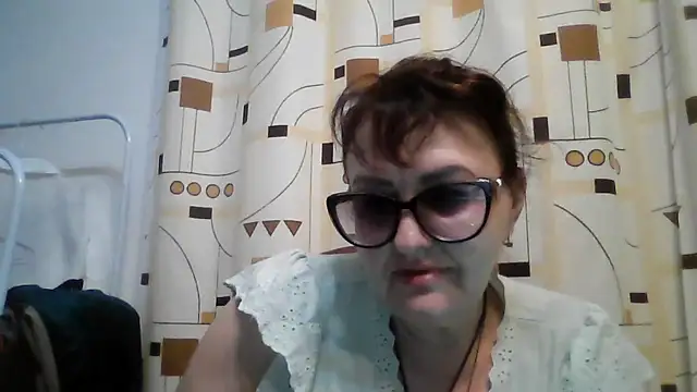 Snapshot of ErikaXShine chatting on June 12, 6:29 pm ErikaXShine online show from June 12, 6:29 pm