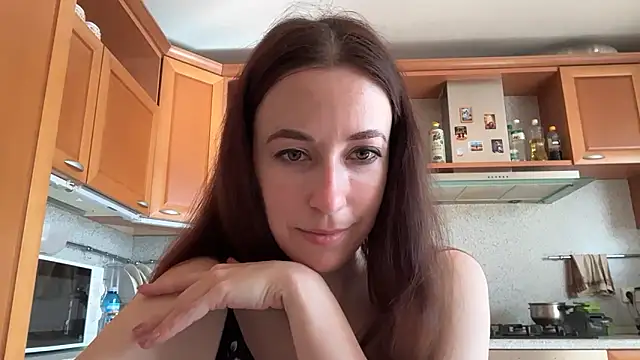 Flamingo Queen online show from June 11, 6:00 am