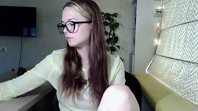 AvrilGillig online show from June 24, 1:32 pm