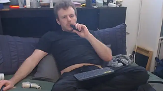 kinkyboipig online show from July 19, 7:01 am