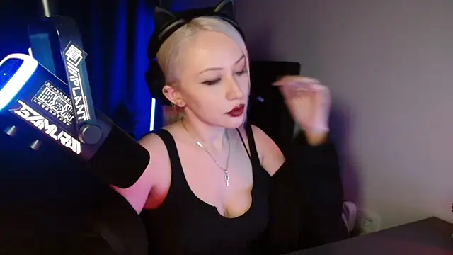 roxxyrowe online show from June 13, 1:36 am