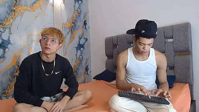 BLACK AND WHITET online show from July 22, 7:27 pm