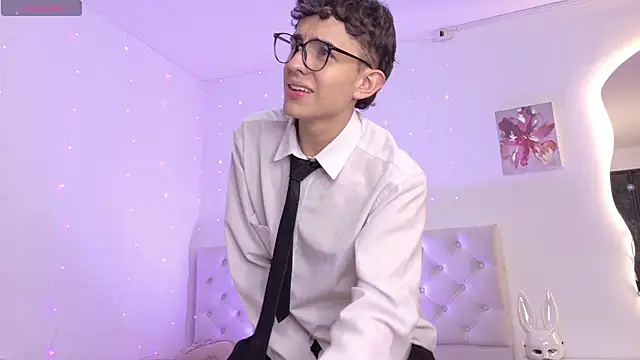 Eithan  wolf online show from August 6, 3:30 am
