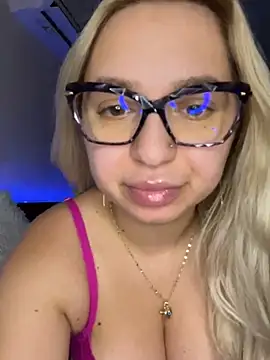 xLexi online show from July 4, 4:02 pm