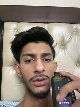 ronnnnn718 online show from June 19, 1:48 pm