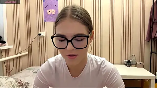 Snapshot of MiaWonderind chatting on July 22, 2:20 pm MiaWonderind online show from July 22, 2:20 pm