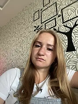 Emilia kis online show from June 11, 10:35 am