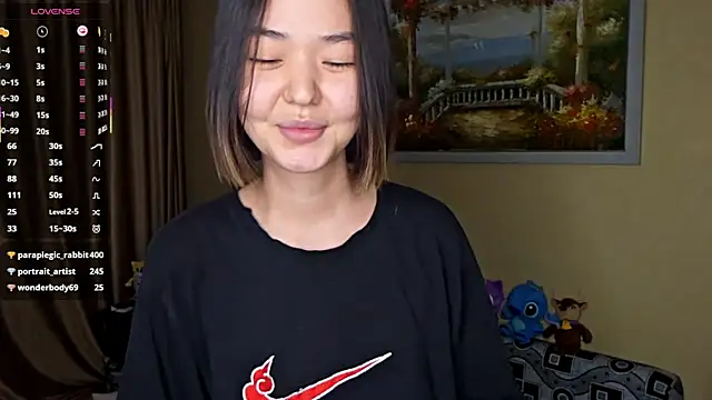 PeachyNoirra online show from June 12, 5:01 pm