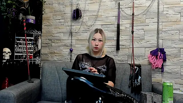 Miss Kaz online show from July 6, 1:02 am