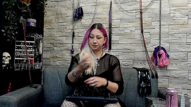 Miss Kaz online show from July 23, 1:08 am