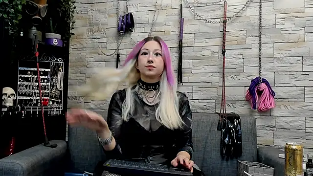 Miss Kaz online show from July 26, 12:30 am