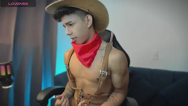andy cute22 online show from July 19, 6:00 pm