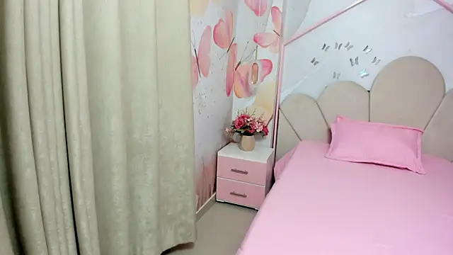 Millieskinny18 online show from June 19, 3:00 am