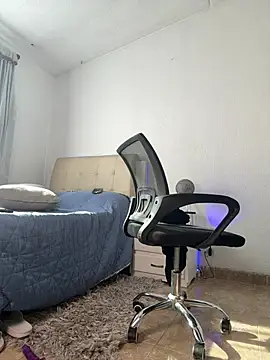 Snapshot of lucianxxx_ chatting on July 28, 8:52 pm lucianxxx online show from July 28, 8:52 pm