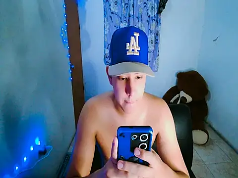sweetboyxxx11 online show from June 20, 1:30 am