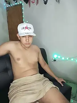 sweetboyxxx11 online show from June 21, 2:47 am