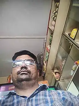 Snapshot of dhirusury050625 chatting on June 22, 3:47 am dhirusury050625 online show from June 22, 3:47 am