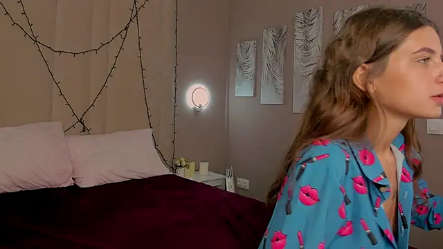 Lola lovesss online show from July 3, 2:18 am
