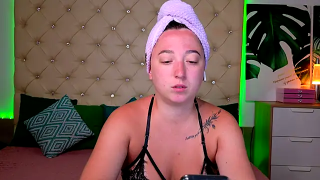 AVA MAXIMUS online show from July 1, 4:58 am