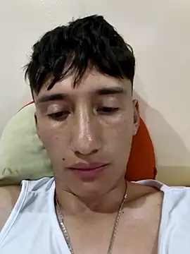 Snapshot of Miguel27Mt chatting on July 15, 10:26 pm Miguel27Mt online show from July 15, 10:26 pm