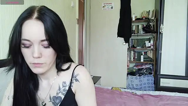 Mia Ellis online show from August 3, 10:10 am