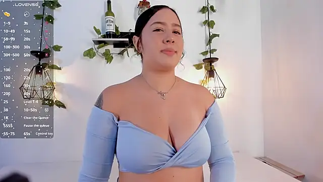 aisha duque  online show from June 25, 7:40 pm