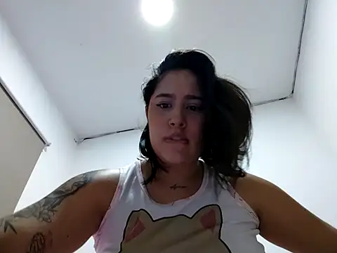 aisha duque  online show from July 27, 10:50 pm