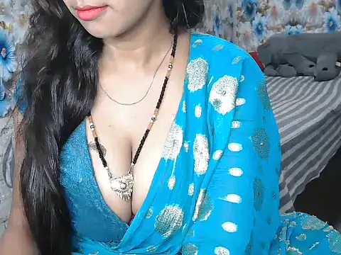 Snapshot of NottyMomo chatting on July 13, 5:43 am NottyMomo online show from July 13, 5:43 am