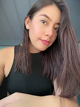 Saracalderon online show from July 6, 6:54 pm