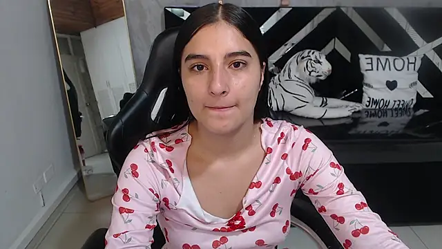Snapshot of nyx_kitty_a chatting on July 10, 1:36 pm nyx kitty a online show from July 10, 1:36 pm