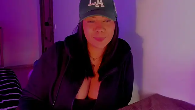 NicolePasqualott online show from April 10, 8:35 pm