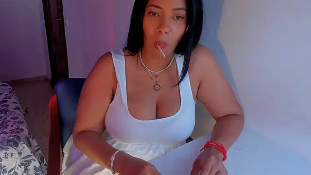 Snapshot of NicolePasqualott chatting on July 9, 7:18 pm NicolePasqualott online show from July 9, 7:18 pm