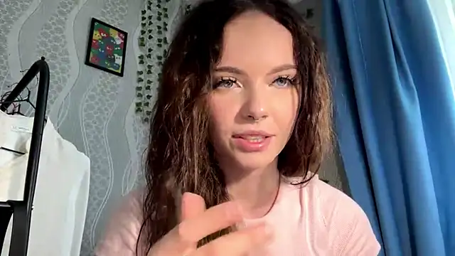 Snapshot of IsadoraCaltagirone chatting on June 16, 10:51 am IsadoraCaltagirone online show from June 16, 10:51 am