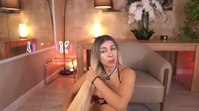 LucyyRosse online show from July 13, 8:06 am