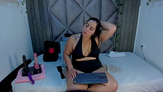 ShelyEvans   online show from July 7, 12:13 am
