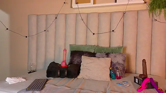 ShelyEvans   online show from July 13, 1:19 am