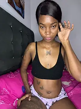 ShakiraThompss18 online show from July 23, 1:20 pm