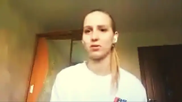 LeighaGreenley online show from June 21, 7:11 am