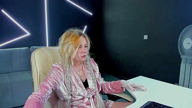 kikipeach online show from June 30, 12:17 pm