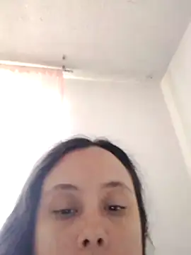 Snapshot of Laura_99 chatting on June 25, 10:47 pm Laura 99 online show from June 25, 10:47 pm