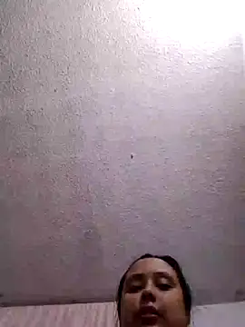 Snapshot of Laura_99 chatting on July 5, 3:23 am Laura 99 online show from July 5, 3:23 am
