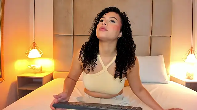 jadetorres  online show from July 30, 8:19 pm
