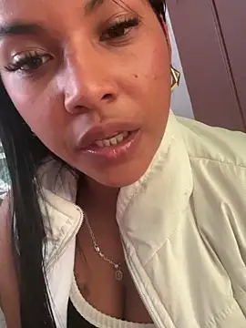 sophiagomezx online show from June 17, 6:20 pm