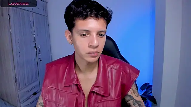 tylerrnova online show from June 18, 4:24 am