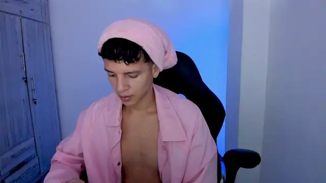 tylerrnova online show from July 3, 2:40 am