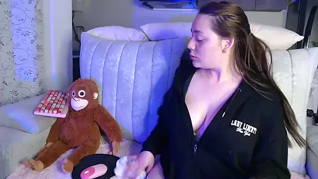 Madiison Keller online show from August 3, 2:32 am