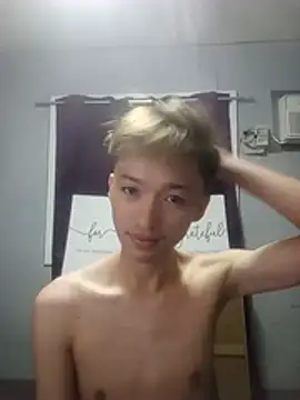 Snapshot of Fem_phiLboy69 chatting on July 24, 4:05 pm Fem phiLboy69 online show from July 24, 4:05 pm